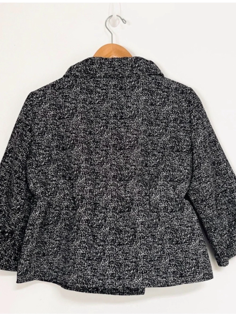 Yves Saint Laurent Black & White Tweed Double-Breasted Blazer - Picture 6 of 10